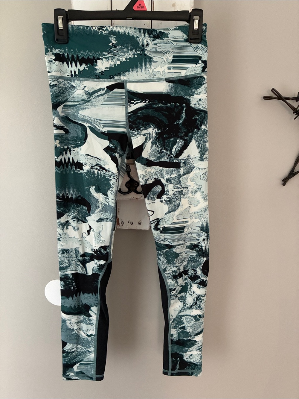 Under Armour wavy pattern workout leggings